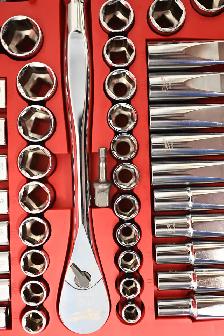 Milwaukee 47-Piece SAE & Metric 1/2' Drive Ratchet Socket Set - Photo 5