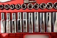 Milwaukee 47-Piece SAE & Metric 1/2' Drive Ratchet Socket Set - Photo 6