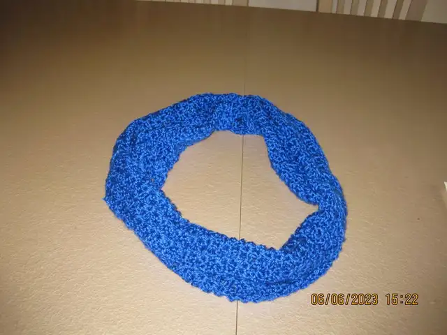 Tour de cou bleu royal satiné