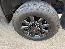 2025 GMC Sierra 2500HD AT4 - CREW CAB- 4X4-DIESEL - Photo 9