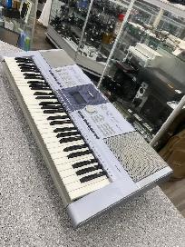 Yamaha PSR-293 Keyboard - Photo 2