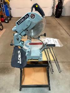 Compound miter saw