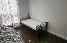 Shared furnished room : near Fairview mall - Photo 2