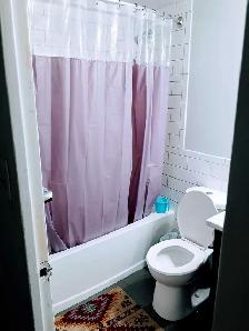 Shared furnished room : near Fairview mall - Photo 6
