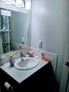 Shared furnished room : near Fairview mall - Photo 7