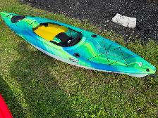 Pelican mustang 100x kayak with rod holders barely used - Photo 2