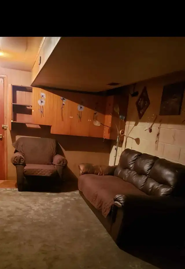 Bedroom with private living area/bathroom for rent