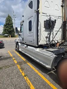 Truck for sale - Photo 3