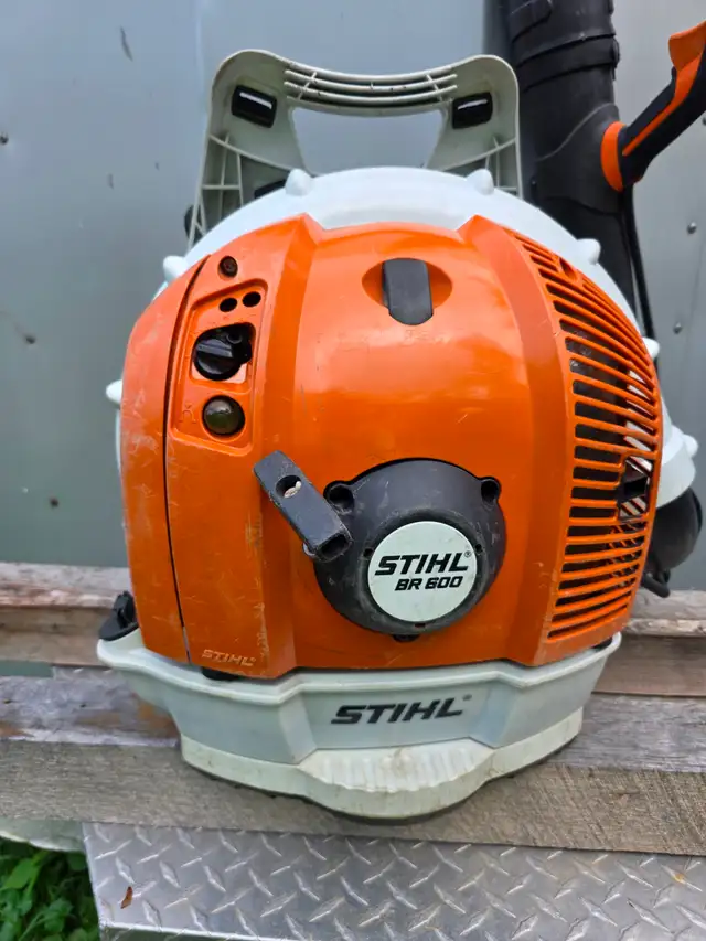 Stihl BR600 Backpack Blower 2 Stroke Commercial Grade