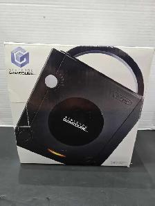 NINTENDO GAMECUBE W/GB PLAYER ADAPTER & DISC