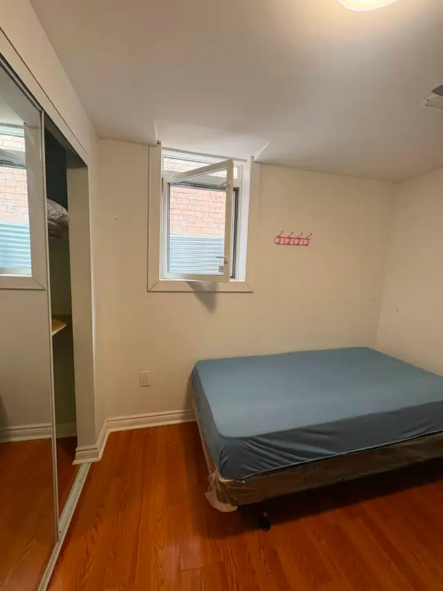Private room Available immediately MacCowan and Steeles