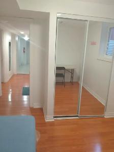 Private room Available immediately MacCowan and Steeles - Photo 3