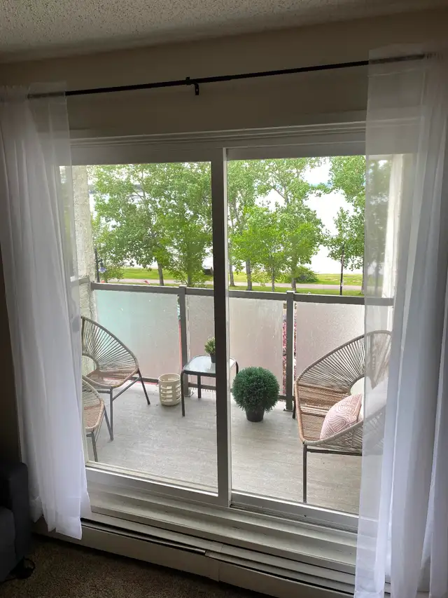 IMMACULATE LAKEVIEW FURNISHED PENTHOUSE CONDO FOR SALE
