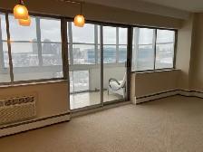SPACIOUS ONE BEDROOM condo in prime location! - Photo 2
