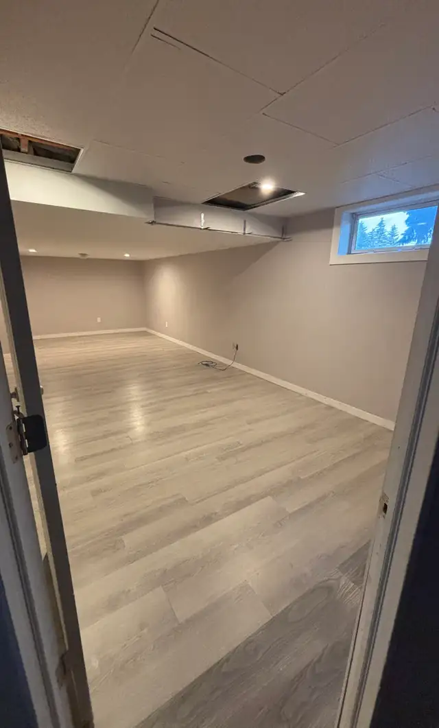 400 sq ft room private bathroom kitchen