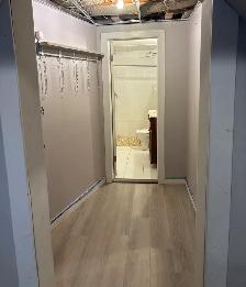 400 sq ft room private bathroom kitchen - Photo 2