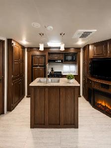 2019 Solarie 312TSQBK Bunkhouse travel trailer, half ton towable - Photo 4
