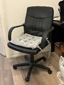 AFFORABLE DESK CHAIR