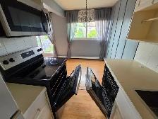 Spacious 2-storey 2 BR apt | parking   heat/water included - Photo 3