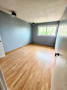 Spacious 2-storey 2 BR apt | parking   heat/water included - Photo 7