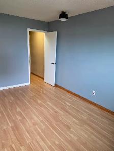 Spacious 2-storey 2 BR apt | parking   heat/water included - Photo 9