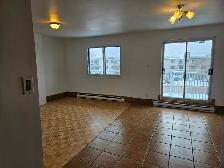 Grand 5 1/2 renové à louer / Large renovated 3-bedroom apartment - Photo 2