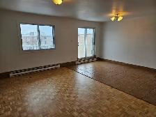 Grand 5 1/2 renové à louer / Large renovated 3-bedroom apartment - Photo 3