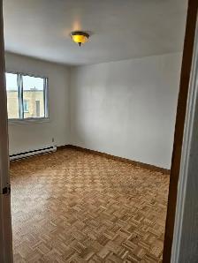 Grand 5 1/2 renové à louer / Large renovated 3-bedroom apartment - Photo 5