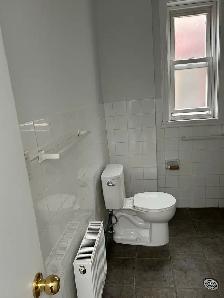 Cozy Private Room Around Downtown Toronto – Dundas & Dufferin - Photo 3