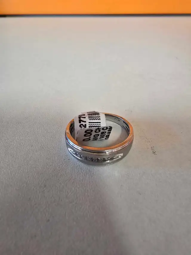 10K White Gold Diamond Ring