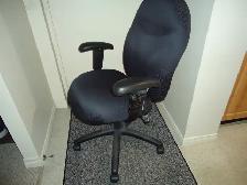 Swivel computer chair