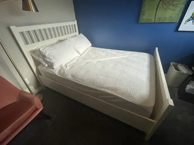 Double bedframe with head and footboard