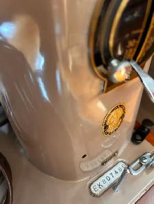 Vintage Singer Sewing Machine - Photo 2