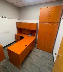 Professional Office desk with cabinets - Photo 2