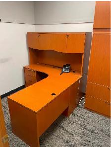 Professional Office desk with cabinets - Photo 8