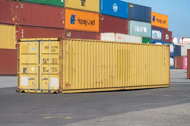 VARIOUS SIZE CONTAINERS 20' & 40 FOOT AVAILABLE!