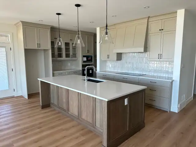 HIRING!   Cabinetmakers!
