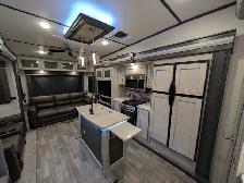 2021 Keystone Montana 384BR – Mid-Bunk, Solar & Auto-Level - Photo 6