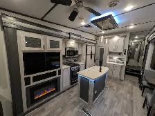 2021 Keystone Montana 384BR – Mid-Bunk, Solar & Auto-Level - Photo 8