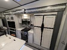 2021 Keystone Montana 384BR – Mid-Bunk, Solar & Auto-Level - Photo 10