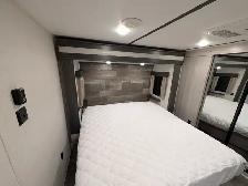 2021 Keystone Montana 384BR – Mid-Bunk, Solar & Auto-Level - Photo 20