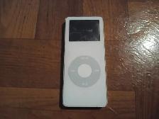 Apple A1137 White Original iPod Nano 2GB PARTS REPAIR