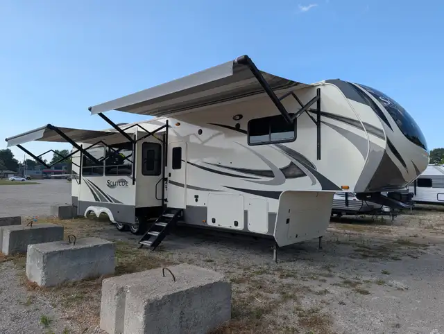 2020 Grand Design RV Solitude 3950BH  4 Slides, 2 Full Baths