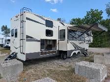 2020 Grand Design RV Solitude 3950BH  4 Slides, 2 Full Baths - Photo 2