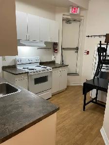 3 bdrm student apartment on TMU (Ryerson) Campus - Photo 2