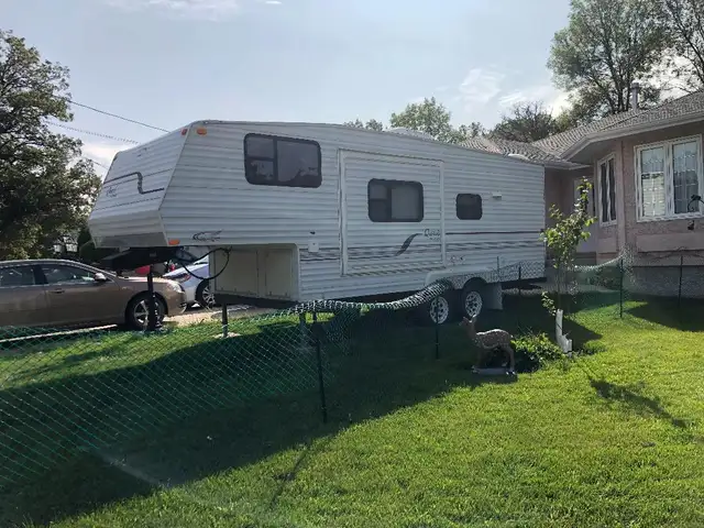 2001 Fifth wheel Camper trailerQwest by Jayco