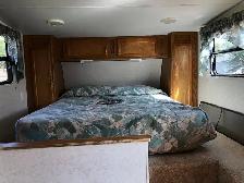 2001 Fifth wheel Camper trailerQwest by Jayco - Photo 2