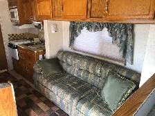 2001 Fifth wheel Camper trailerQwest by Jayco - Photo 4
