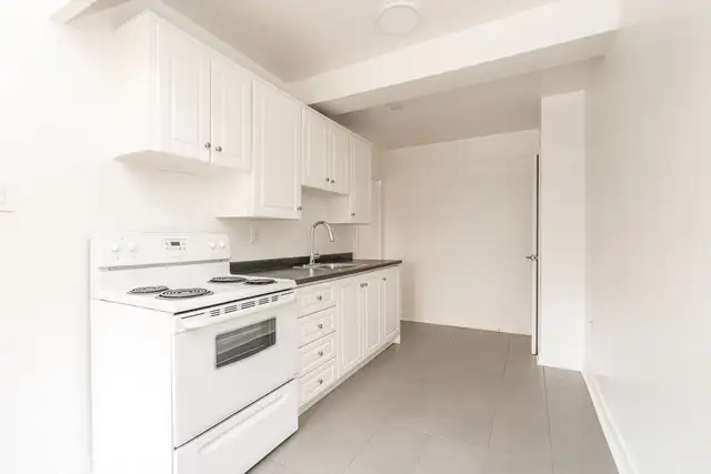 renovated two bedroom - ID 4684
