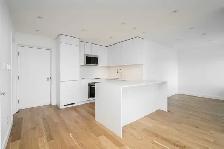 Renovated one bedroom plus den, Oxton and Oriole - ID 622 - Photo 2